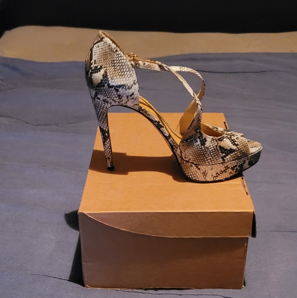 Heels Enzo Angiolini Beautiful Snake Pattern - Picture 5 of 7